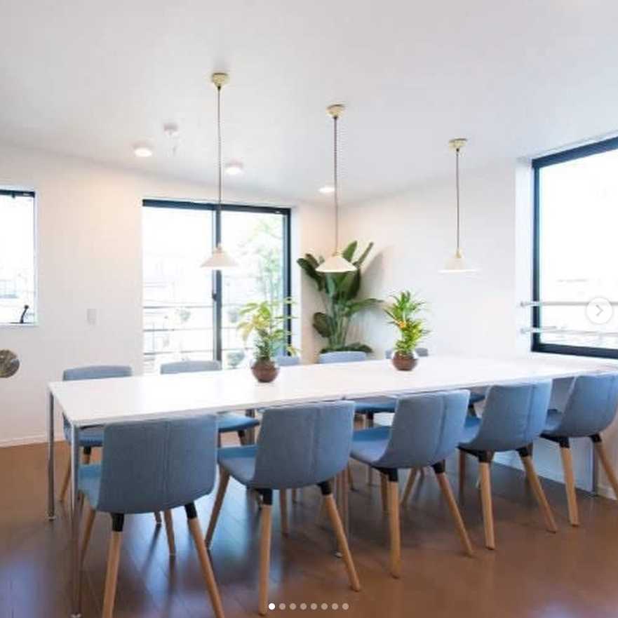 クロスハウスのリビング　出典：クロスハウス　インスタグラム